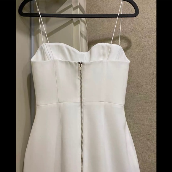 - Alex Perry - Picture 2 of 3